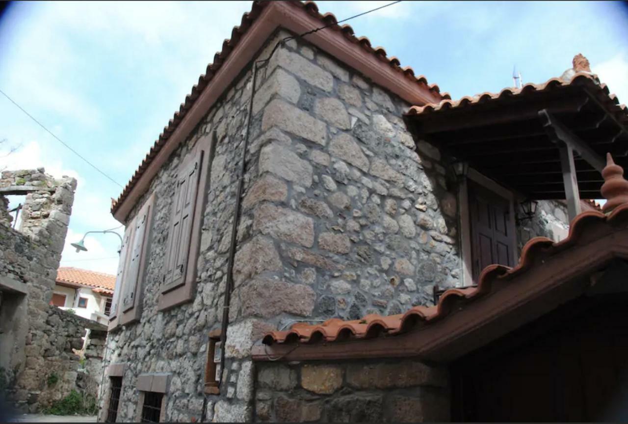 Wood And Stone In The Path Of Lava Villa Antissa ภายนอก รูปภาพ