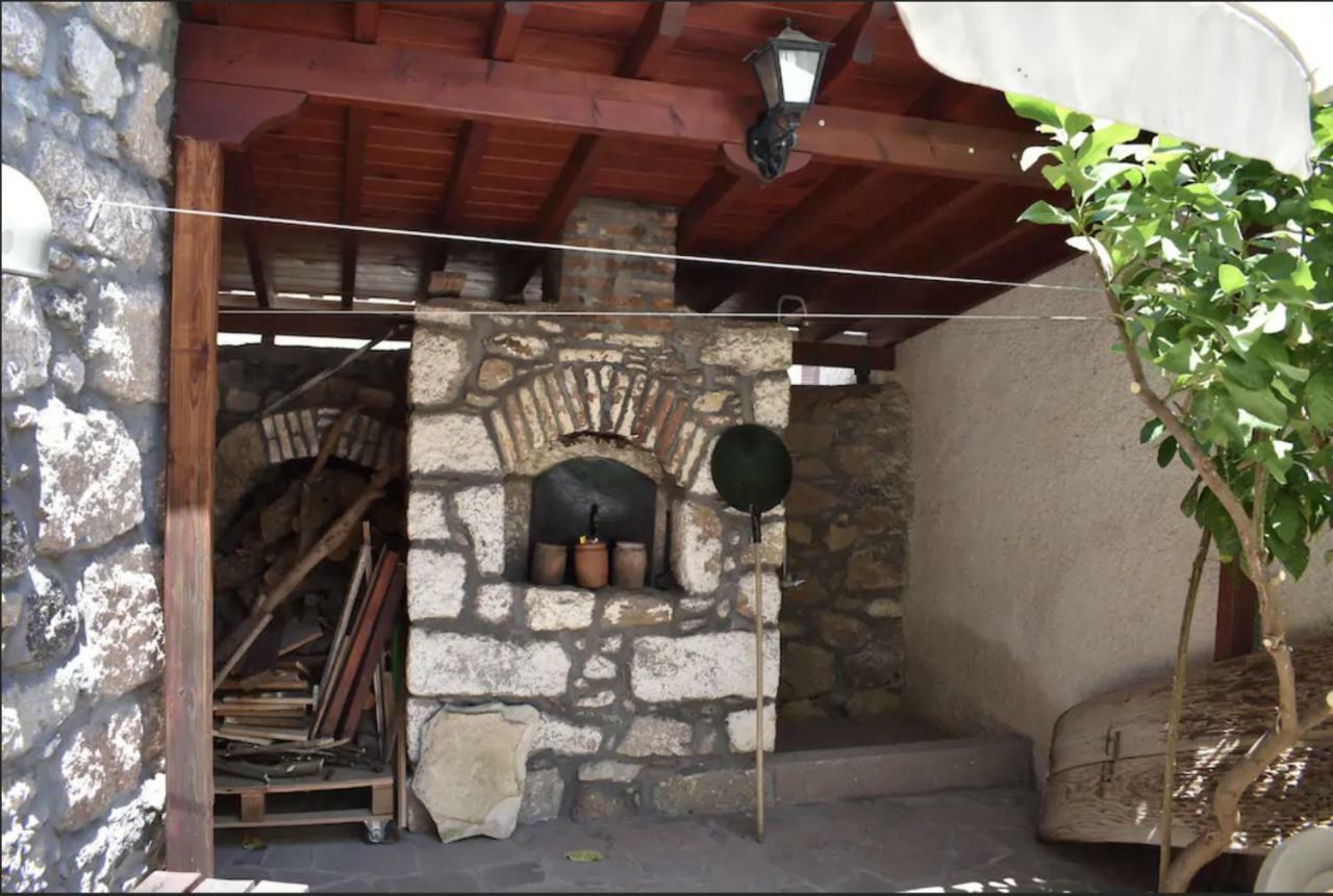 Wood And Stone In The Path Of Lava Villa Antissa ภายนอก รูปภาพ